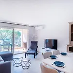 Bright Cocoon With Pool And Sea View Apartman