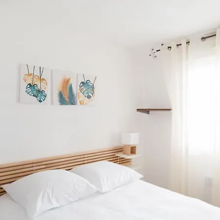 Apartmán Bright Cocoon With Pool And Sea View