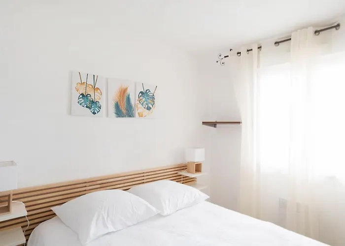 Apartment Bright Cocoon With Pool And Sea View